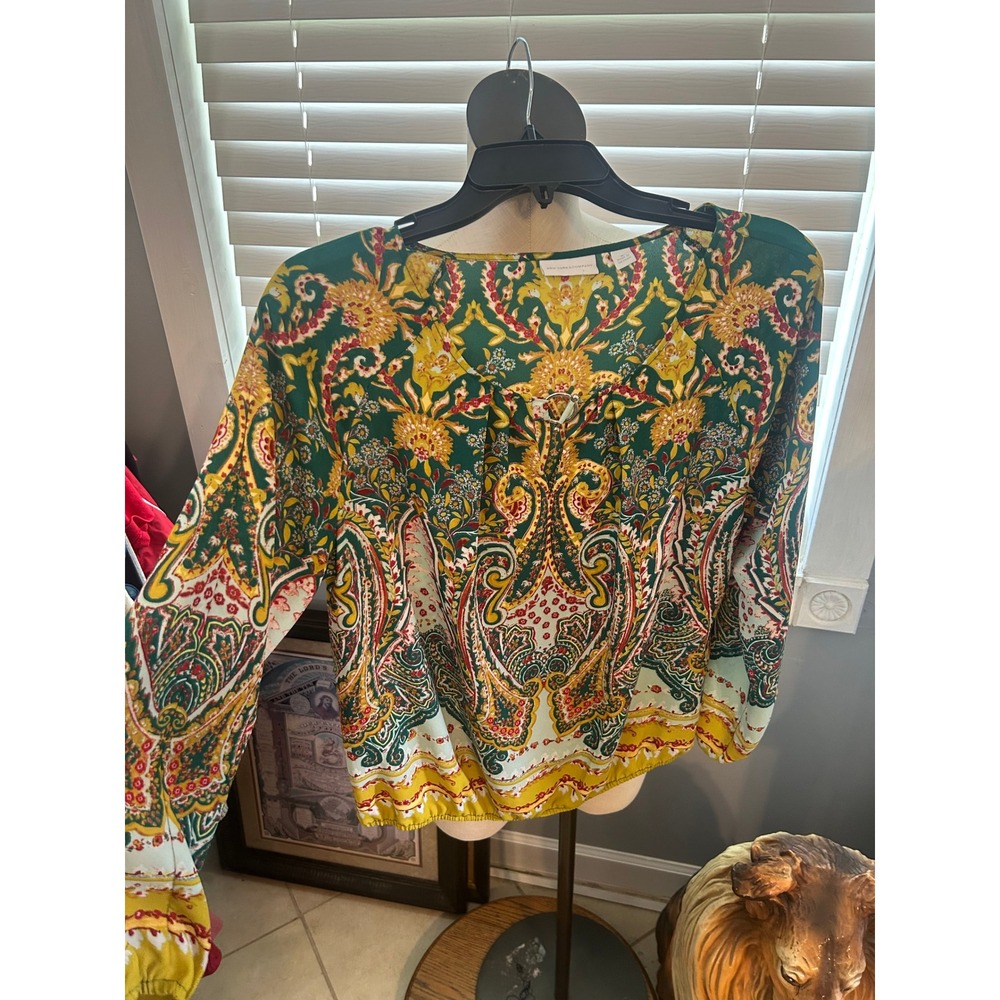New York&Company Women Green Paisley Long Sleeve Blouson Top Size M Keyhole Neck